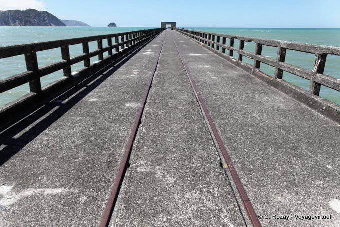 Parallelism of the rails on the dock, Anaura Bay, East Cape - New Zealand