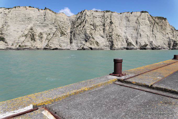 Chalk cliffs, Anaura Bay, East Cape - New Zealand
