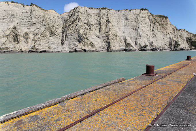 Rails and cliffs, Anaura Bay, East Cape - New Zealand