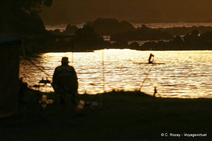 Fisherman shadow, Maraehako Bay, East Cape - New Zealand