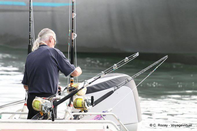 Waihau Bay preparation for fishing, East Cape - New Zealand