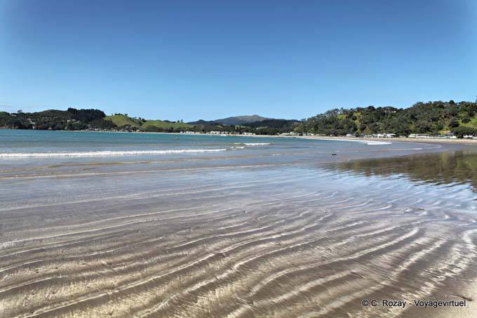 Beautiful east facing beach, Oakura Bay, Northland - New Zealand