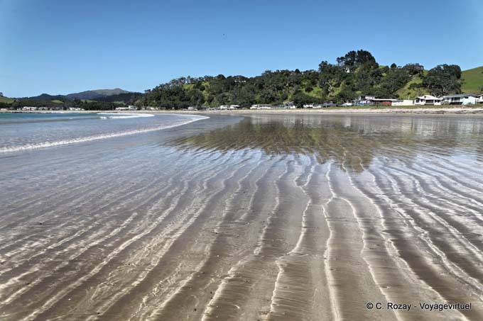 Sand light, Oakura Bay, Northland - New Zealand