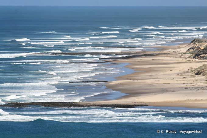 Waves of the Tasman Sea, Hokianga Harbour, Oponomi, Northland - New Zealand