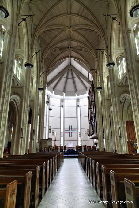 The choir and his cross Plexiglas, Dunedin, St Pauls Cathedral - New Zealand