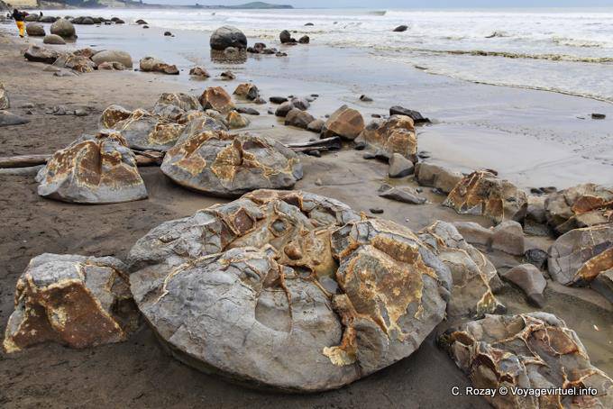 Exploded ball, Moeraki Boulders Scenic Reserve, Otago - New Zealand