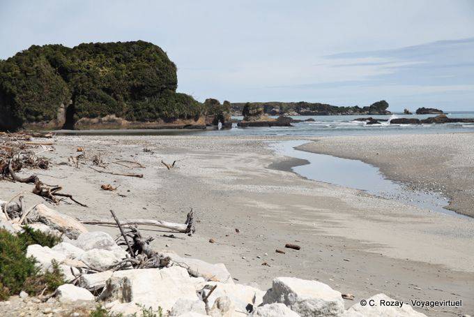Between sand and stacks, Paparoa Park Woodpecker Bay, Westcoast - New Zealand