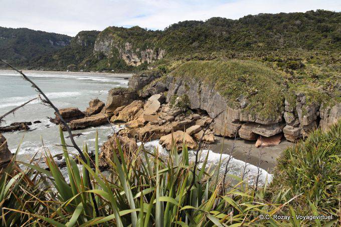 Collapse towards Dolomite Point, Punakaiki, Westcoast - New Zealand