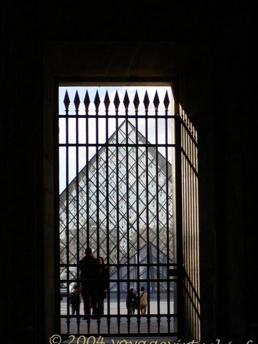 Shadows on grid, Le Louvre Paris, France