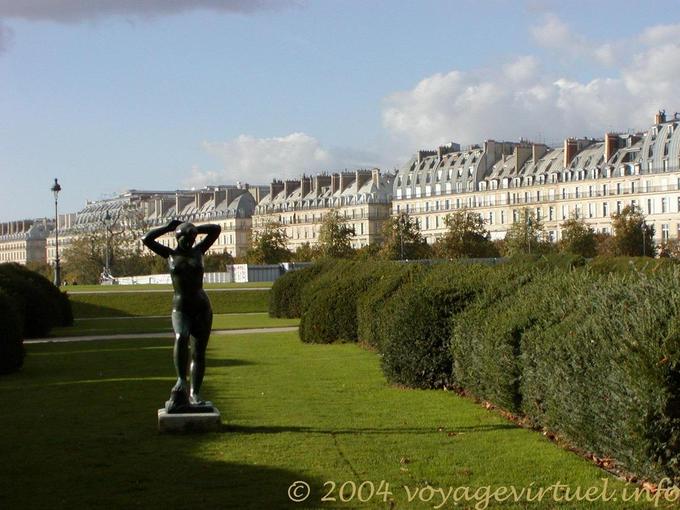 Bather styling, bronze statue of Maillol in the Tuileries, Paris, France