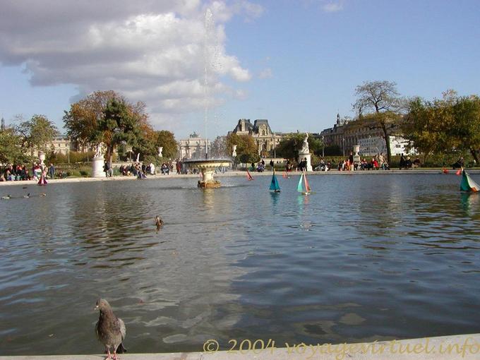 Big round basin at the Jardin des Tuileries, Paris, France