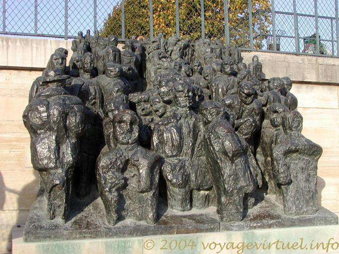 The Crowd, Raymond Mason, bronze sculpture, Tuileries, Paris, France