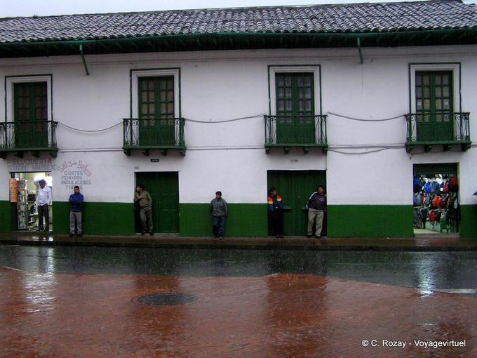 Waiting in the rain, Quito -Ecuador