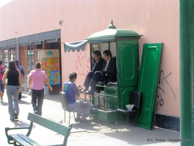 The shoeshine, Lima -Peru