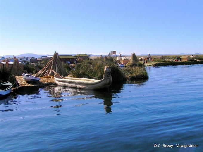 Boat totora (woven reed), Titicaca life -Peru