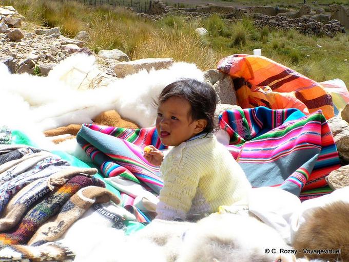La Raya pass, at the foot of Peruvian childhood Chimpulla -Peru