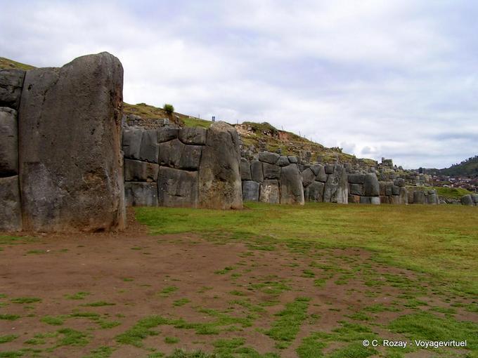 Remparts zigzag recessed monolithic blocks, Saqsaywaman (XV) -Peru