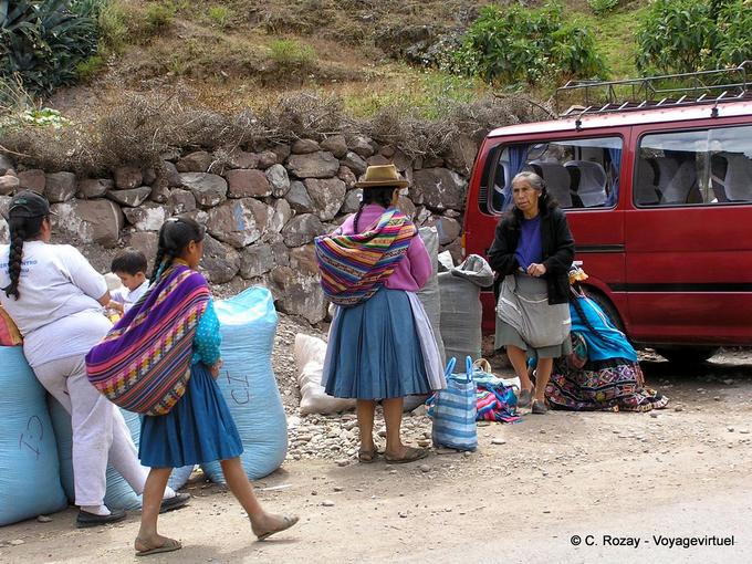 Pisac, transport waiting -Peru