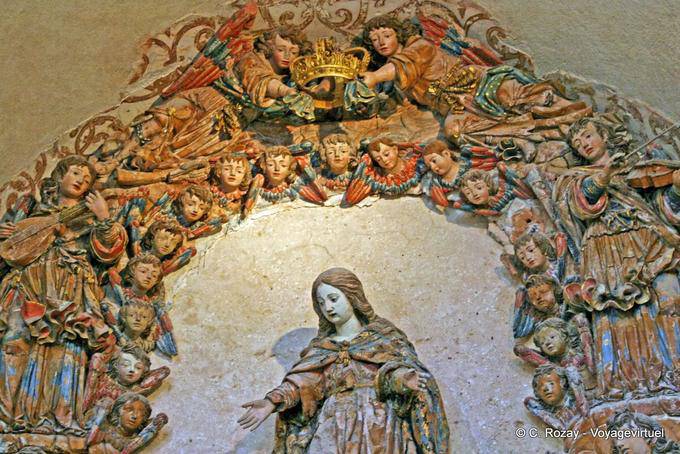 Colored angels around the virgin, the top of the altar representing the death of Saint Bernard, Alcobaça - Portugal