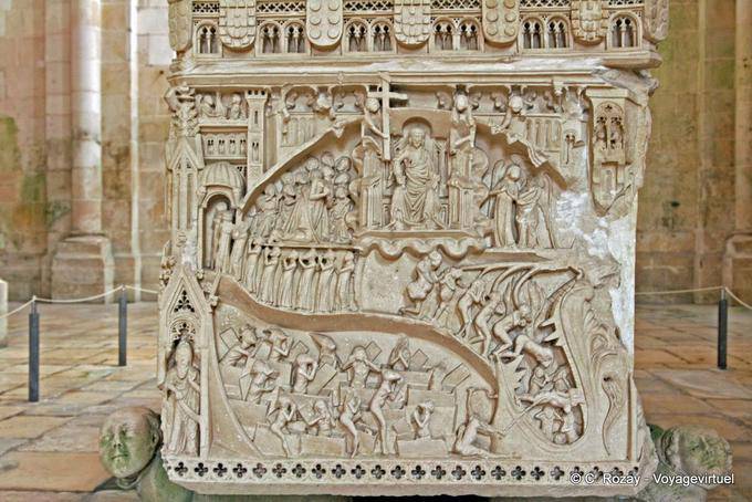 Tombe of Ines de Castro, the side face sculptures, Alcobaça - Portugal