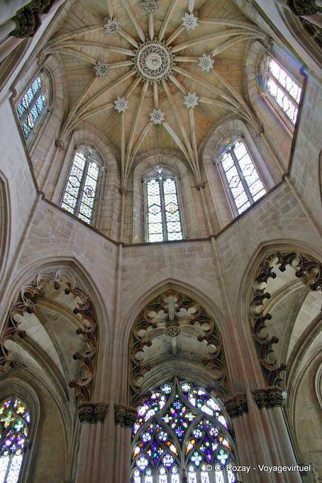 The church's dome, inside view, Batalha - Portugal