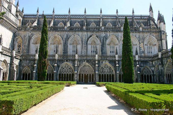 The central garden of the Monastery of Santa Maria da Vitoria, Batalha - Portugal