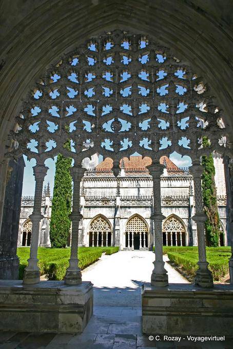 Architecture skylights cloister and garden, Batalha - Portugal