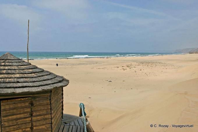 Shelter on the beach Carrapateira - Portugal