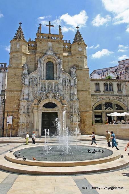 Fountain in front of the Church of Santa Cruz, Coimbra - Portugal