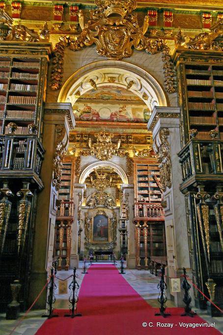 Red carpet in the suite of the Biblioteca Joanina, Coimbra - Portugal