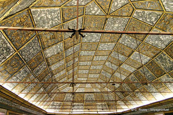 Ceiling of the Sala dos Capelos, painter's work Jacinto Pereira da Costa, brutescos expert, painted in 1655, university, Coimbra - Portugal