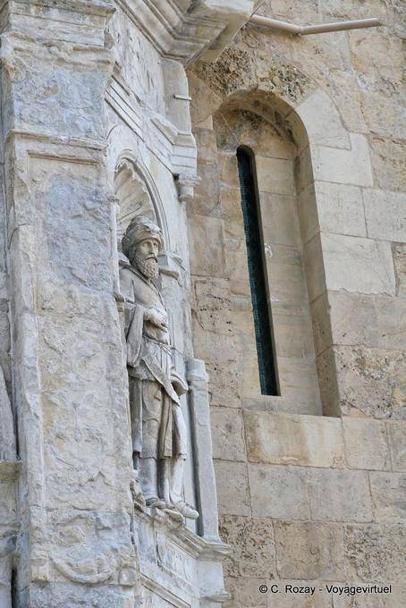 Statue outside for recess, Coimbra cathedral - Portugal
