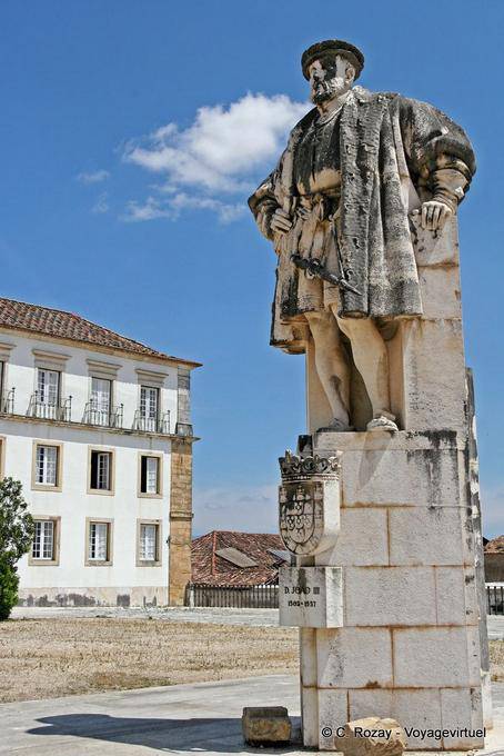Statue of Alfonso Henriques, Universidade Velha, Coimbra - Portugal