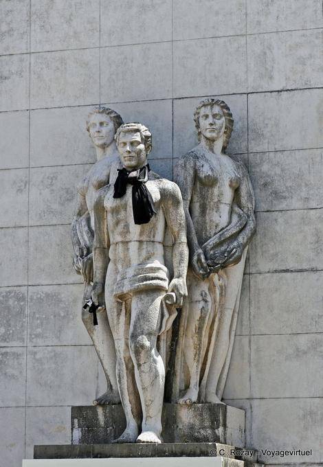 Triple statue in front of the library, Largo Porta Férrea, Coimbra - Portugal