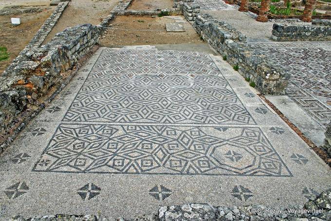 Geometry in the vicinity of thermal baths, mosaic Conimbriga - Portugal