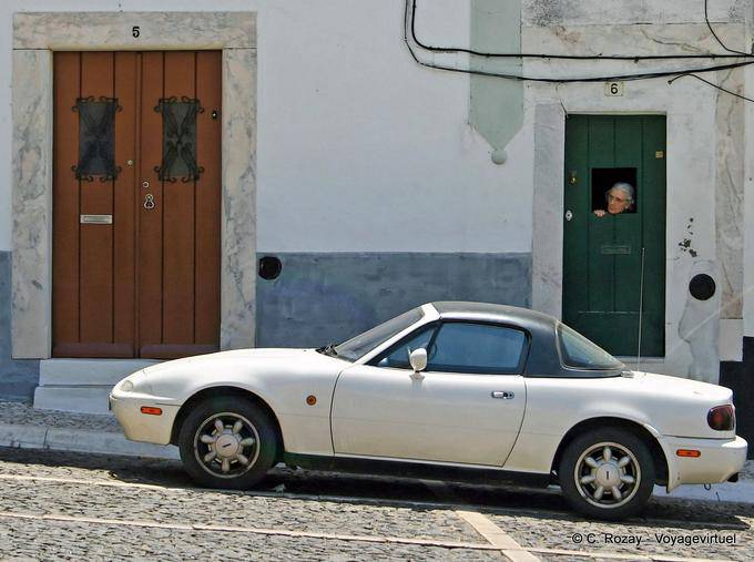 Estremoz, the grandmother and the car, largo Don Dinis - Portugal