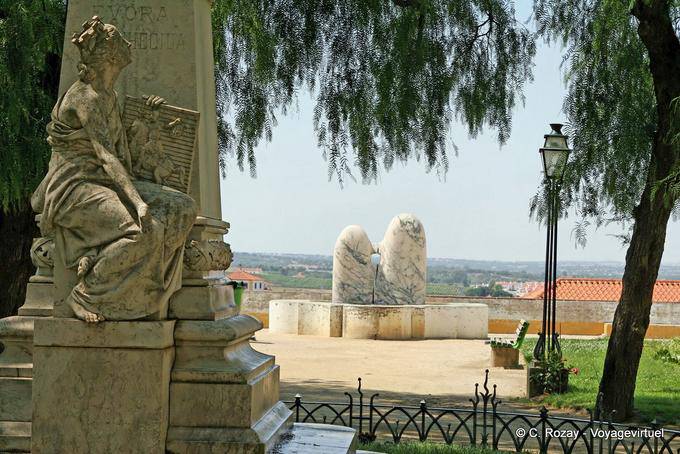 Garden sculptures and Diana, Évora - Portugal