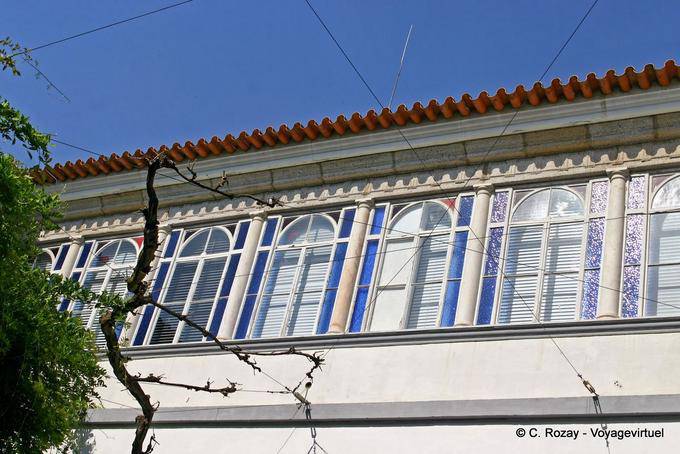 Aligning windows, Évora - Portugal