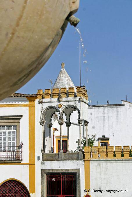 Casa Soure, sixteenth century, Largo das Portas de Moura, Évora - Portugal
