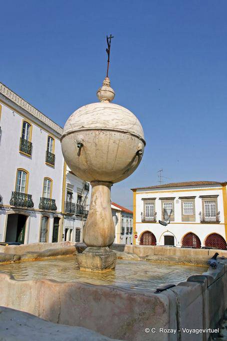 Fontaine rebirth place of the Moorish gate, Évora - Portugal