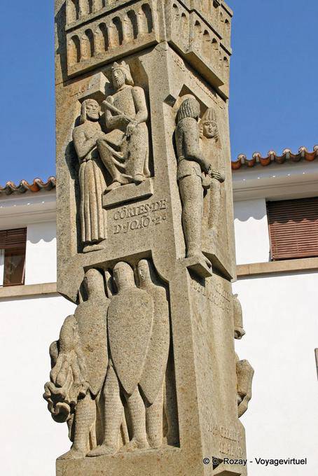 Totem in a patio, Largo da Porta de Moura, Évora - Portugal