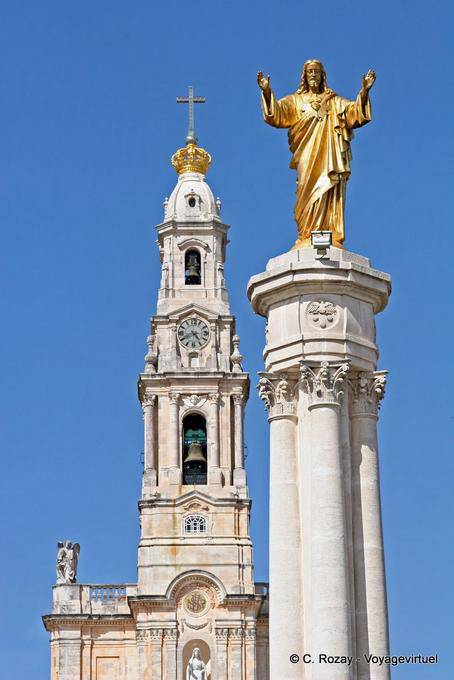 Coraçao Sagrado Jesus statue in front of the Basilica of Fátima - Portugal