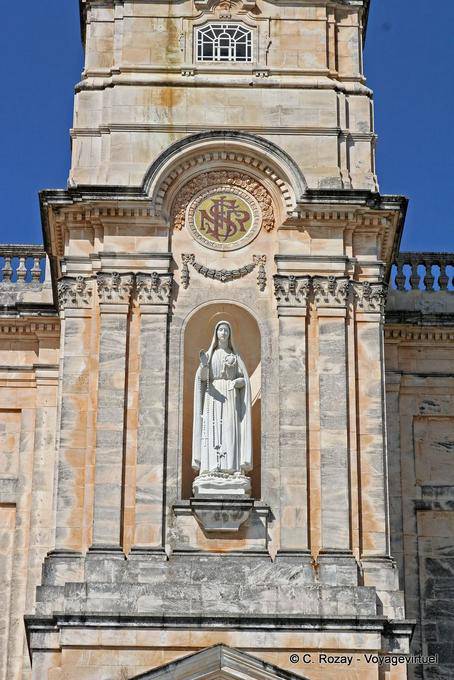 Large statue of the Immaculate Heart of Mary, carved by Father Thomas McGlynn, Fátima - Portugal