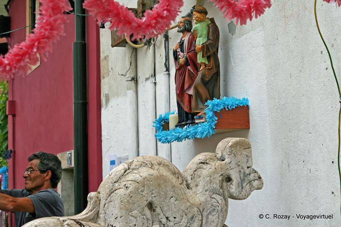Decorated statuary, Alfama, Lisbon - Portugal
