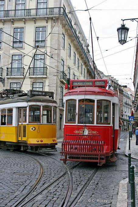 Cross tram, rua Loreto Bairro Alto, Lisbon - Portugal