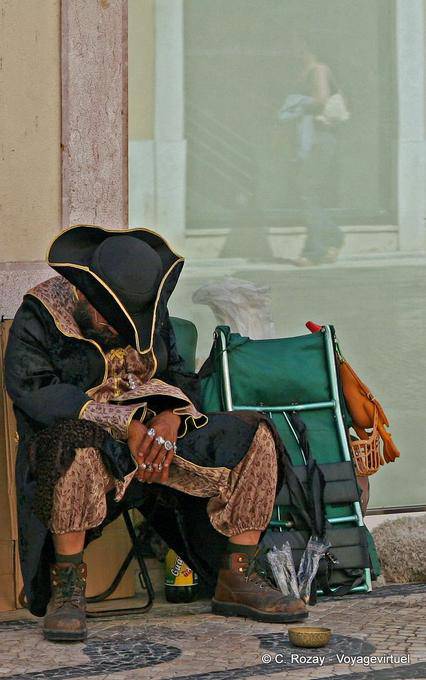 A sleepy pirate, Baixa, Lisbon - Portugal