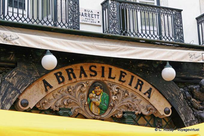 Teaches the Brasileira, Garrett Street, Baixa-Chiado, Lisbon - Portugal