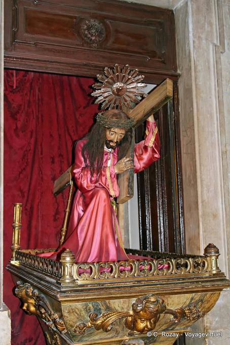 Jesus under the weight of the cross, statue Basilica of Estrela, Lisbon - Portugal