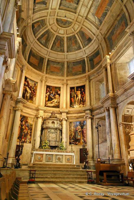 The high altar, Monastery Jerónimos, Lisbon - Portugal