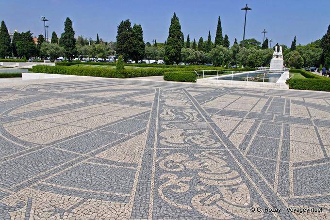 Paving the Garden da Praça do Império, Jerónimos, Lisbon - Portugal